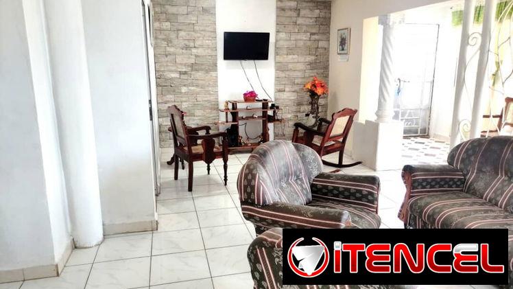 SE RENTA CASA CON PISCINA y MESA DE BILLAR, 5 HABITACIONES EN GUANABO. 54026428