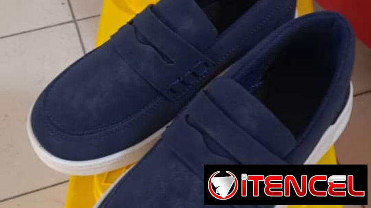 Zapatos para niños NUEVOS, número 29.