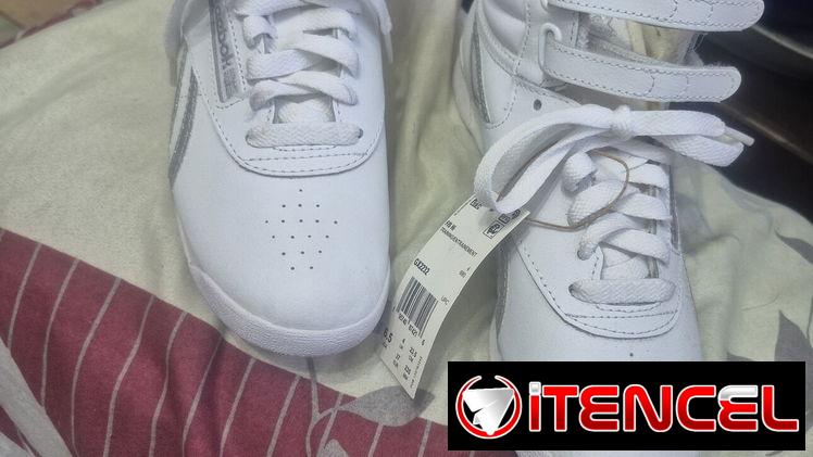 Tenis Reebok blancos nuevos # 37.5-38 edicion limitada