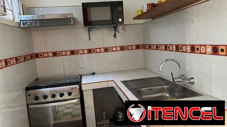 Se renta apartamento con Ecoflow en Playa 60 y 9na, cercano al centro de negocios y la escuela española.