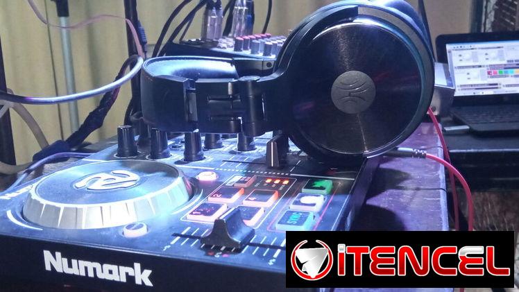 Música para su fiesta con pantalla, luces espuma, humo y dj
