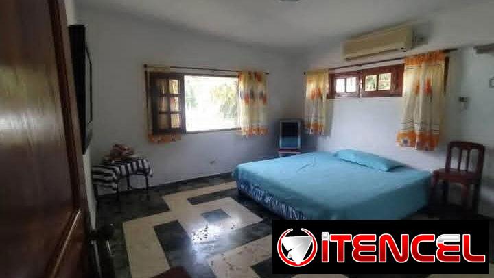 Casa independiente con piscina