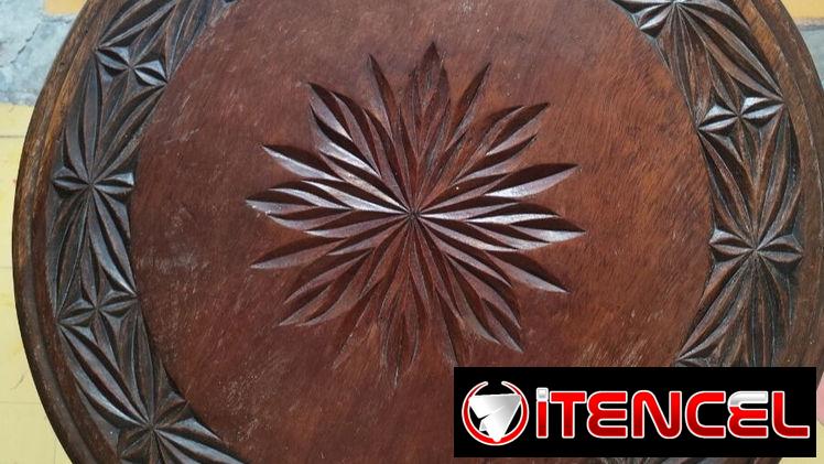 Mesa tallada africana