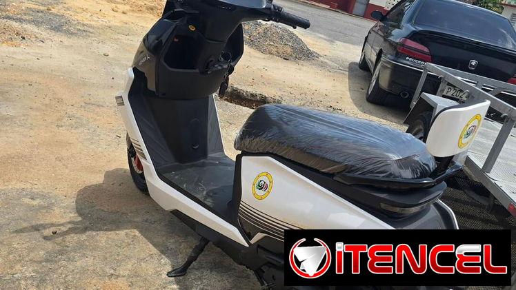 *MOTO ELECTRICA PANDA CLASICA*  ⚙️ Especificaciones: • Voltaje: 72 V • Batería: 35 Ah • 🔋 Autonomía: 90 km  🧾 Papeles: