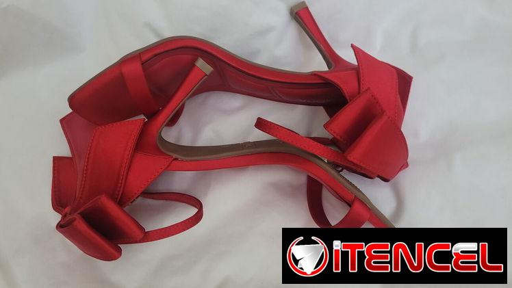 Zapatos rojos de tacón alto