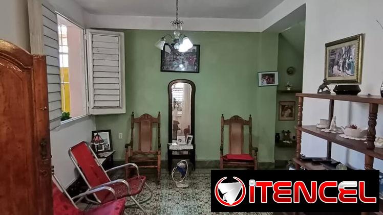 Casa Independiente en el vedado de dos plantas  de 3/4 y 2 baños.