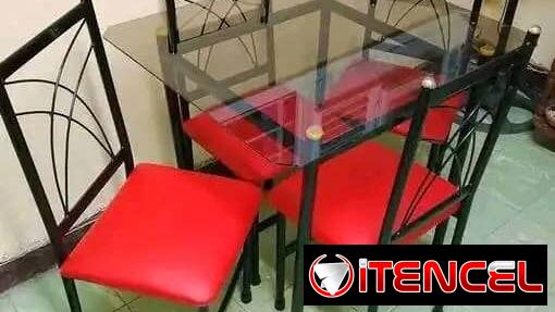 Juego de comedor de tubo. Entrega sin costo adicional en toda la habana.