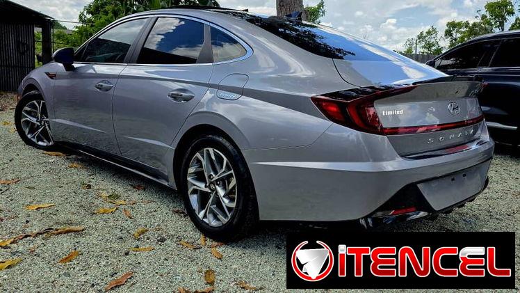 Vendo o negocio  yhunday Sonata 2023 Limited con techo de crsital motor 2.5