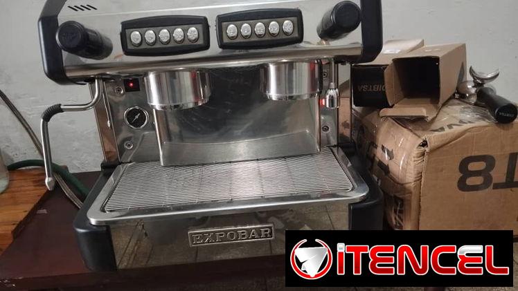 Cafetera eléctrica industrial de 2 mangas marca EXPOBAR,LA MEJOR A NIVEL MUNDIAL, nueva en caja con suavizador incluido