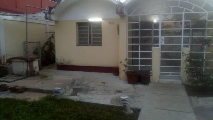 Se renta magnifica vivienda (A Cubanos y Extranjeros) ubicada entre el Reparto La Coronela, por la zona de Atabey.