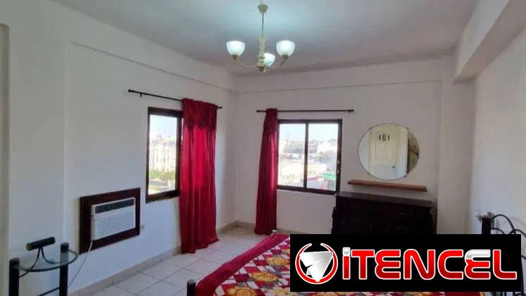 Venta de apartamento en buen estado en el edificio de la marina