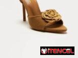 Sandalias de tacón detalles en la foto
