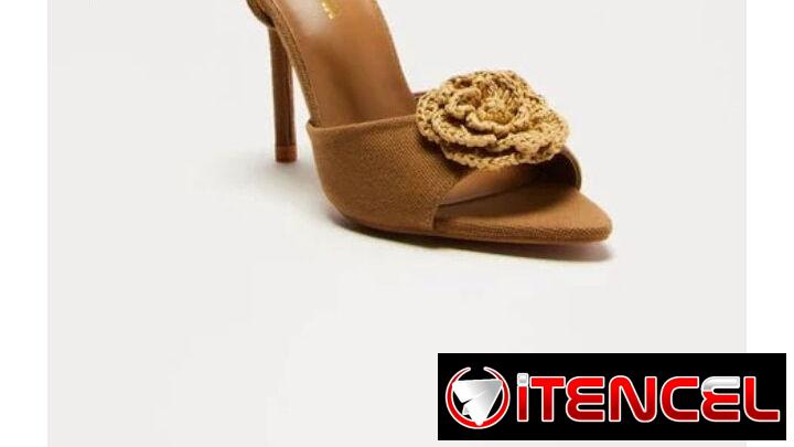 Sandalias de tacón detalles en la foto
