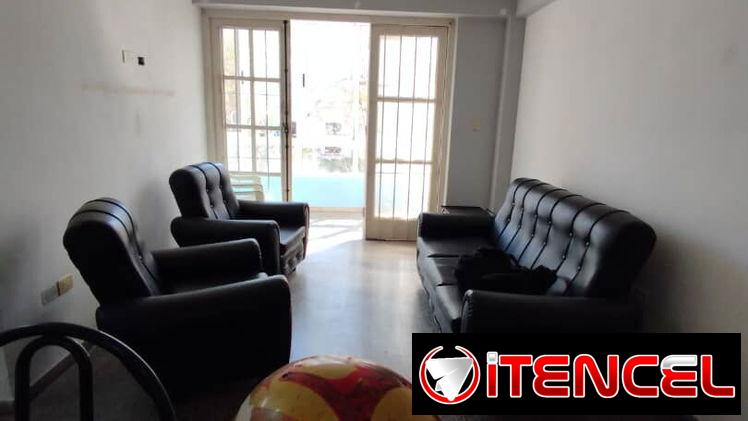 Apartamento primer piso frente calle en el vedado