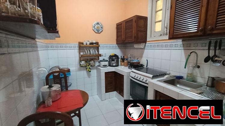 Apartamento en el vedado 2/4 todo adentro