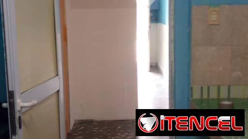 Vendo casa en ave 26 vedado..Si diseño interior es como un local para negocios..