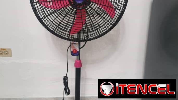 Ventiladores de pie y de mesas recargable y normales