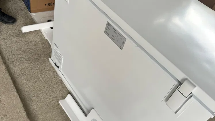 Nevera Horizontal 12.5 pies marca Royal llave y cerradura en la tapa, precio $400 USD Transporte Incluido