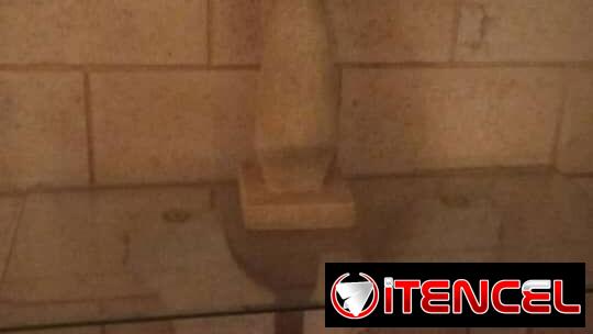 Juego de mesa con espejo y estatuilla italiana