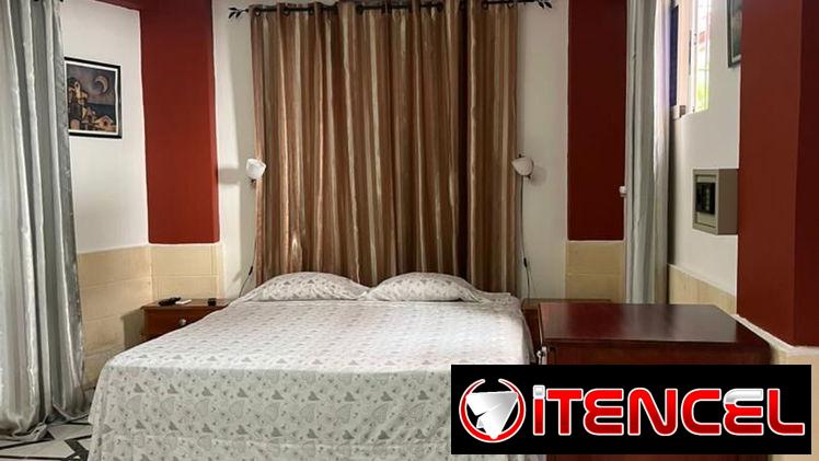 RENTA APARTAMENTO INDEPENDIENTE, EN EL VEDADO,  CON 1 HABITACIÓN +53 52463651 .cerquita del hotel Habana Libre,  Y