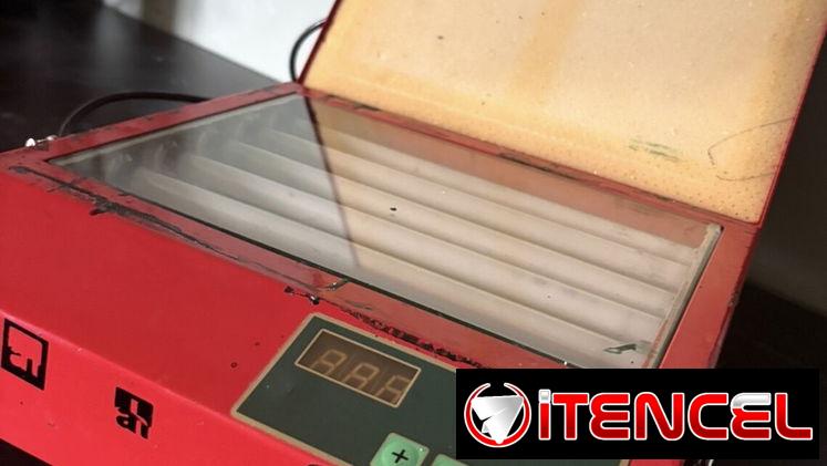 Máquina de tampografia con su insoladora
