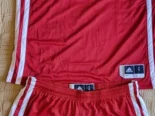 JUEGO DE CAMISETA SIN MANGAS Y SHORT DEPORTIVO ADIDAS ROJO PARA BASKETBALL TALLA L