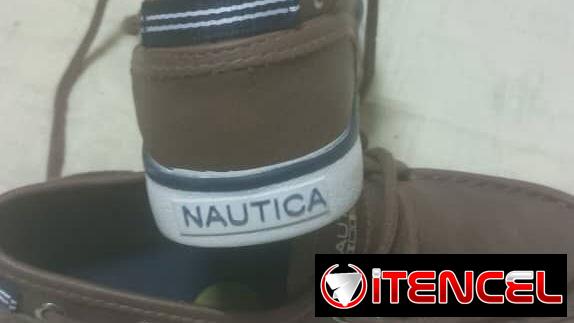 Zapatos de niño nuevos