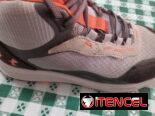 Tenis #41  marca Under Armour, de muy poco uso