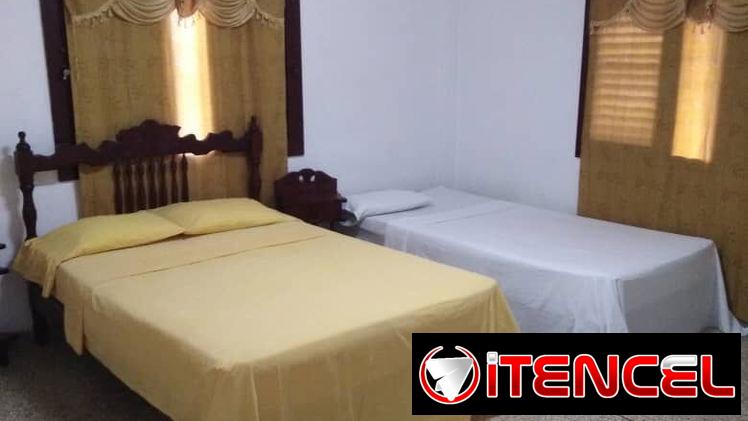 Se renta alojamiento con 4 dormitorios  en la playa de GUANABO con su piscina.58858577.