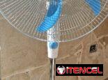 Ventilador recargable. Marca Premier 18″ de pedestal, , 5 aspas, azul. Nuevo. Caja sellada. 1 mes de garantía.
