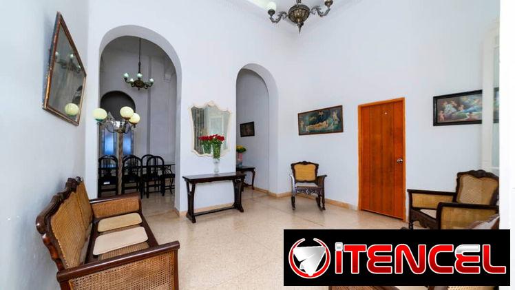 Vedado’da yer alan bu sıralı kiralık evde konaklayın. Calixto García Hastanesi’ne yakın mükemmel bir konumda bulunmaktad