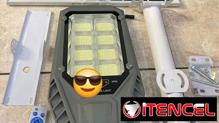 Lámpara solar 800 W con Panel — 110 USD– Alm Boyeros