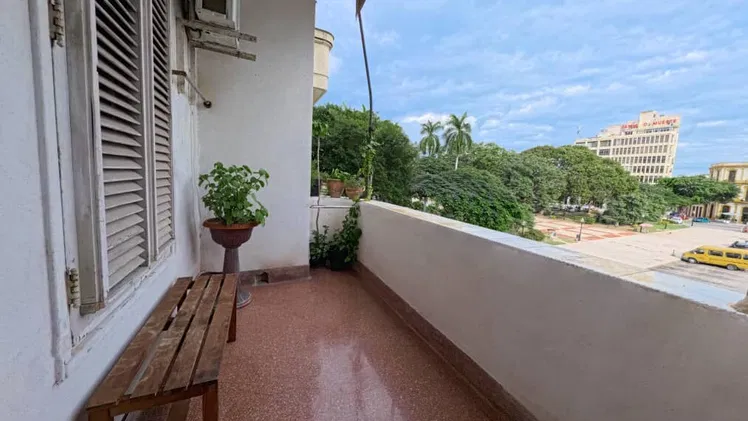 Alquiler 2 hab c/baño privado en Habana Vieja – Ideal para dos parejas – Cocina y terraza – 70 USD