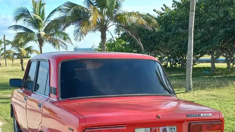 LADA 2107 motor 2103 Año 87