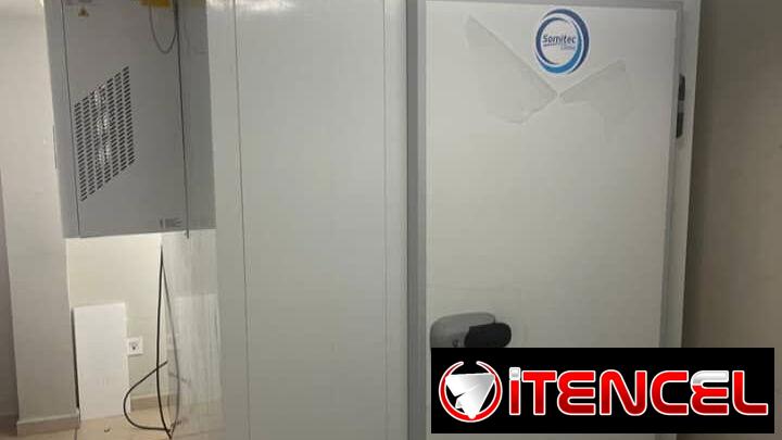 🔹 Cámara fría de mantenimiento – Perfecta para frutas, vegetales, lácteos o bebidas (temperatura entre +2 °C y +8 °C).