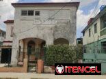 Amplio biplanta en altos en Marianao, con 4 habitaciones y 3 baños !!!