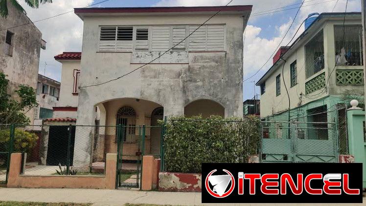 Amplio biplanta en altos en Marianao, con 4 habitaciones y 3 baños !!!