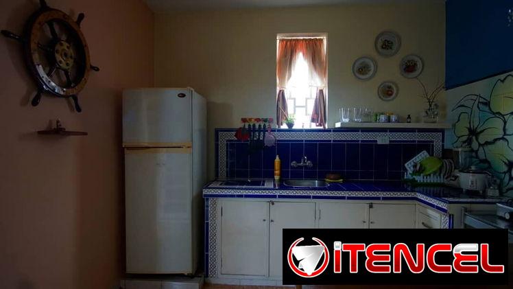 RENTO LINDO APTO INDEP.DE UNA HAB. EN EL CORAZON DEL VEDADO -tel. 53864035