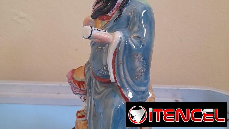 Adorno de porcelana china de 20 cm de alto (Guan Yu una de las figuras más veneradas en la cultura y la historia china)