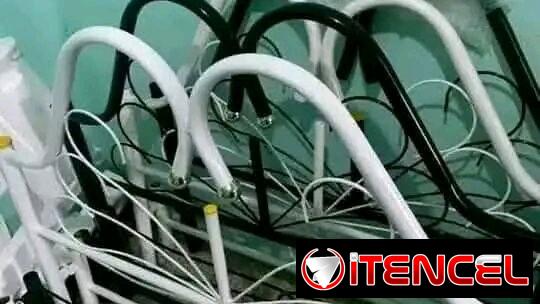 Camas de tubos blancas y negras con transporte incluído
