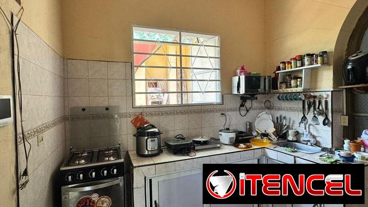 Casa independiente en Diez de Octubre con garaje