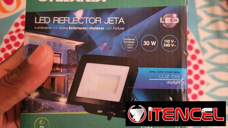 Lámpara reflector LED de 30W , multivol ( 110v – 220V )
