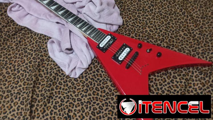 Vendo Jackson js32t King V red ferrari