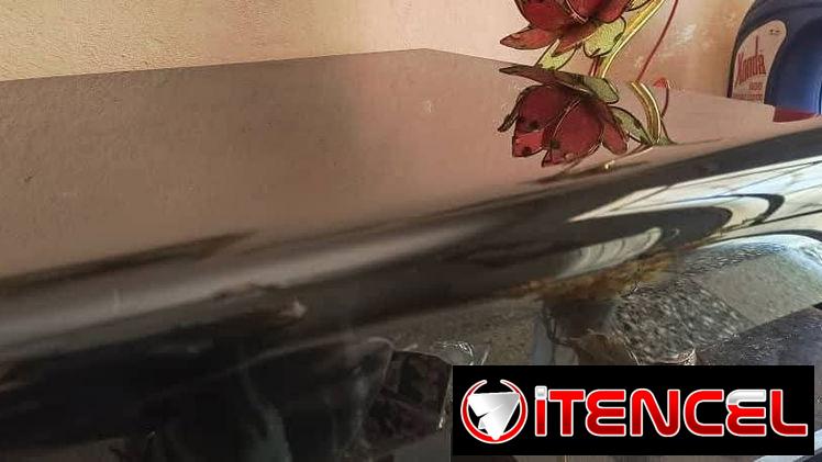 Multimueble de cristal negro macizo traído de Vietnam, con todos sus adornos incluídos