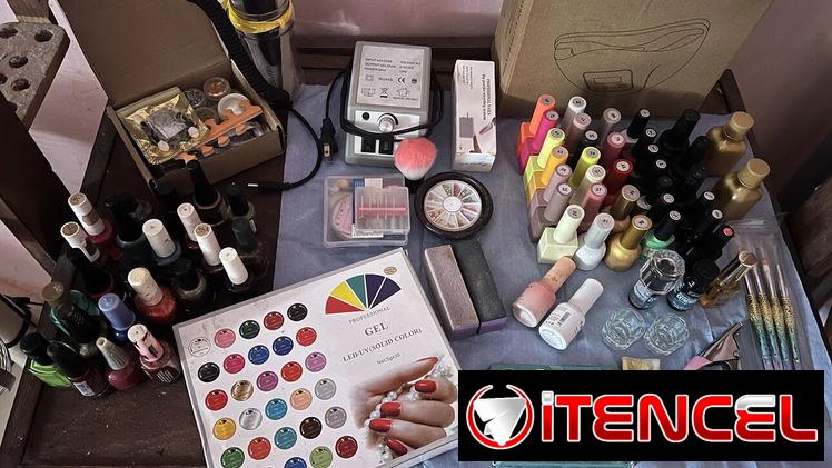 VENDO MESA DE UÑAS