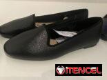 —- Zapatos de color negro —- zapatos de mujer —–