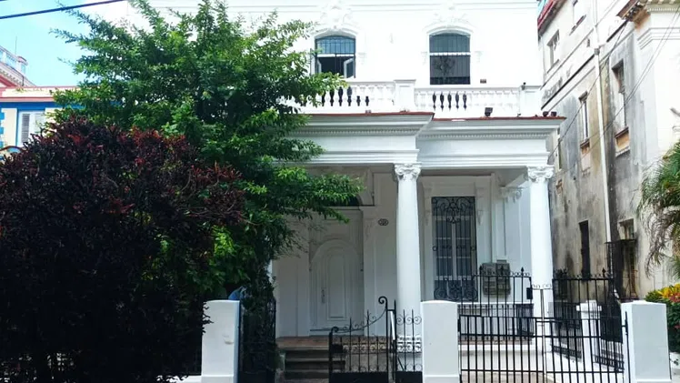 🅰️ALQILER LINEAL EN EL VEDADO. Rentas en la Habana