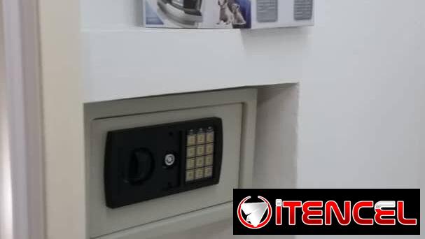 Rento apt supercéntrico de 2/4 en planta baja a 2 cuadras de 23 y Rampa,Vedado!.