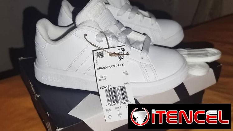 Tenis Adidas blancos unisex, #11 ( para niñ@s)