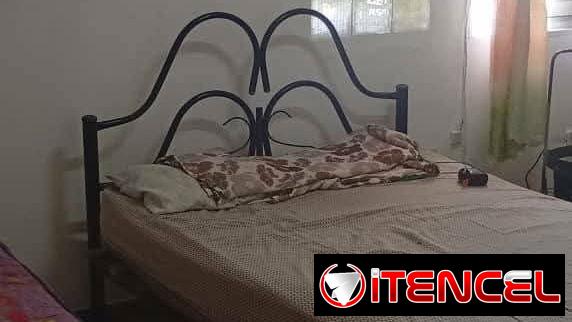 Apartamento de 2 Cuartos en 3er Piso en Edificio Micro Atípico cerca de Santa Catalina y Vento !!!